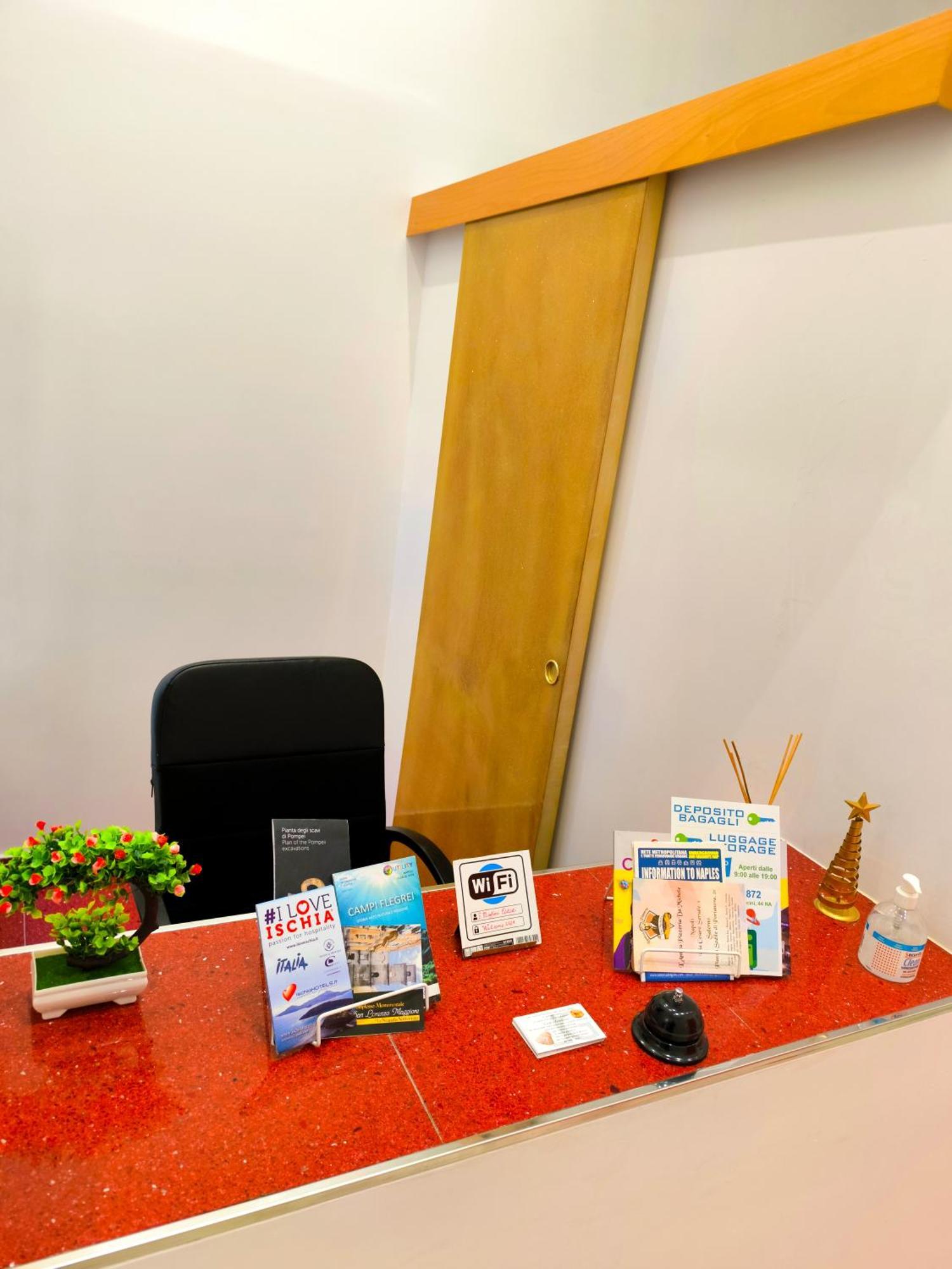 I Migliori Artisti Hotel Наполи Екстериор снимка