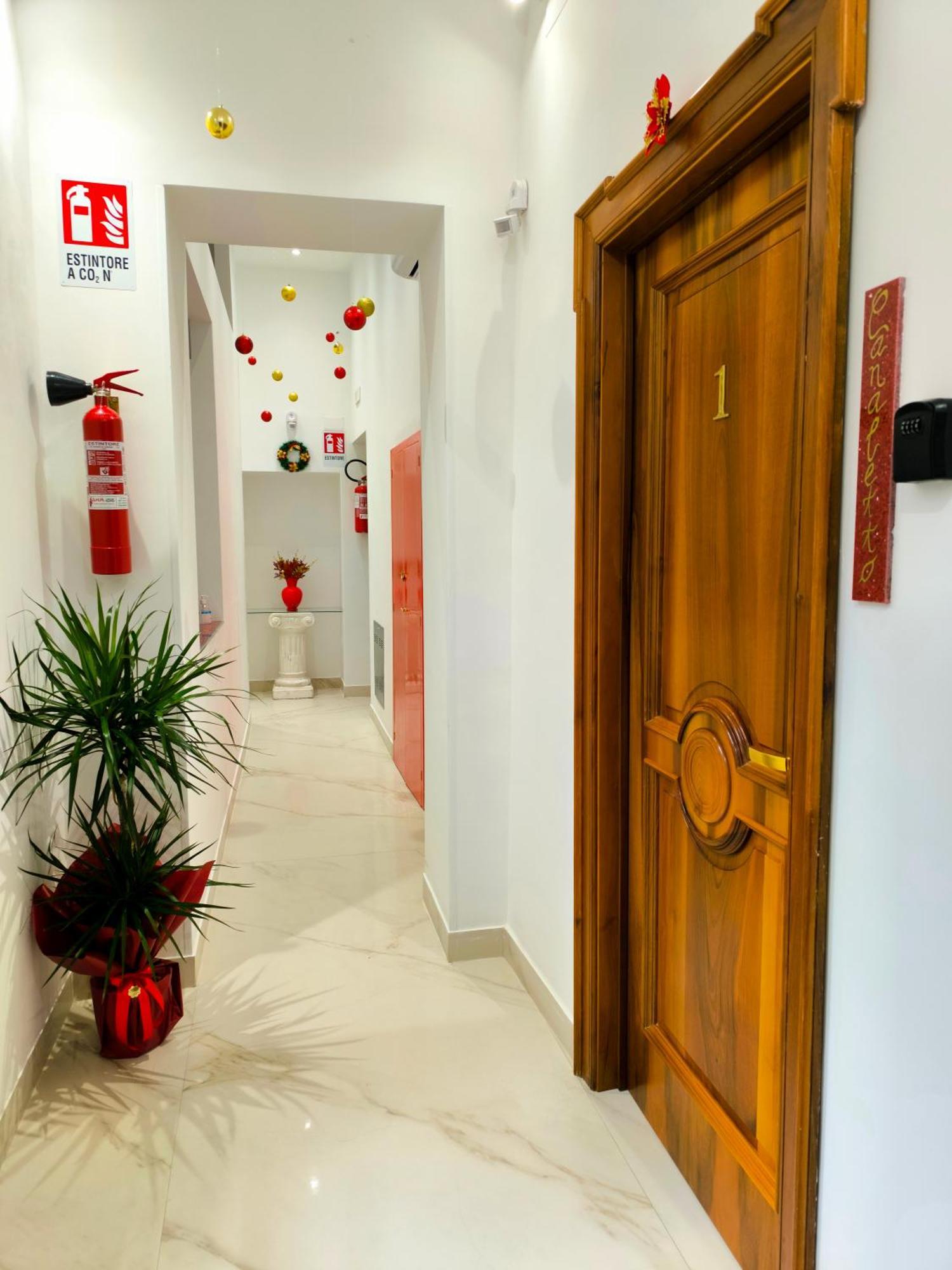 I Migliori Artisti Hotel Наполи Екстериор снимка