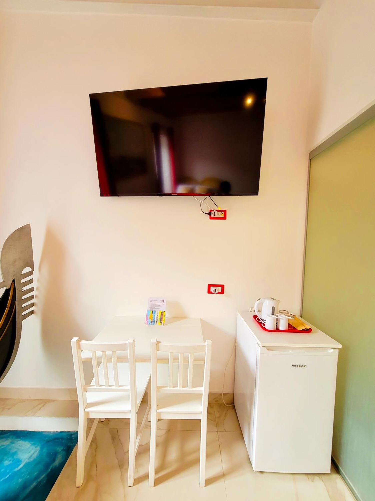 I Migliori Artisti Hotel Наполи Екстериор снимка