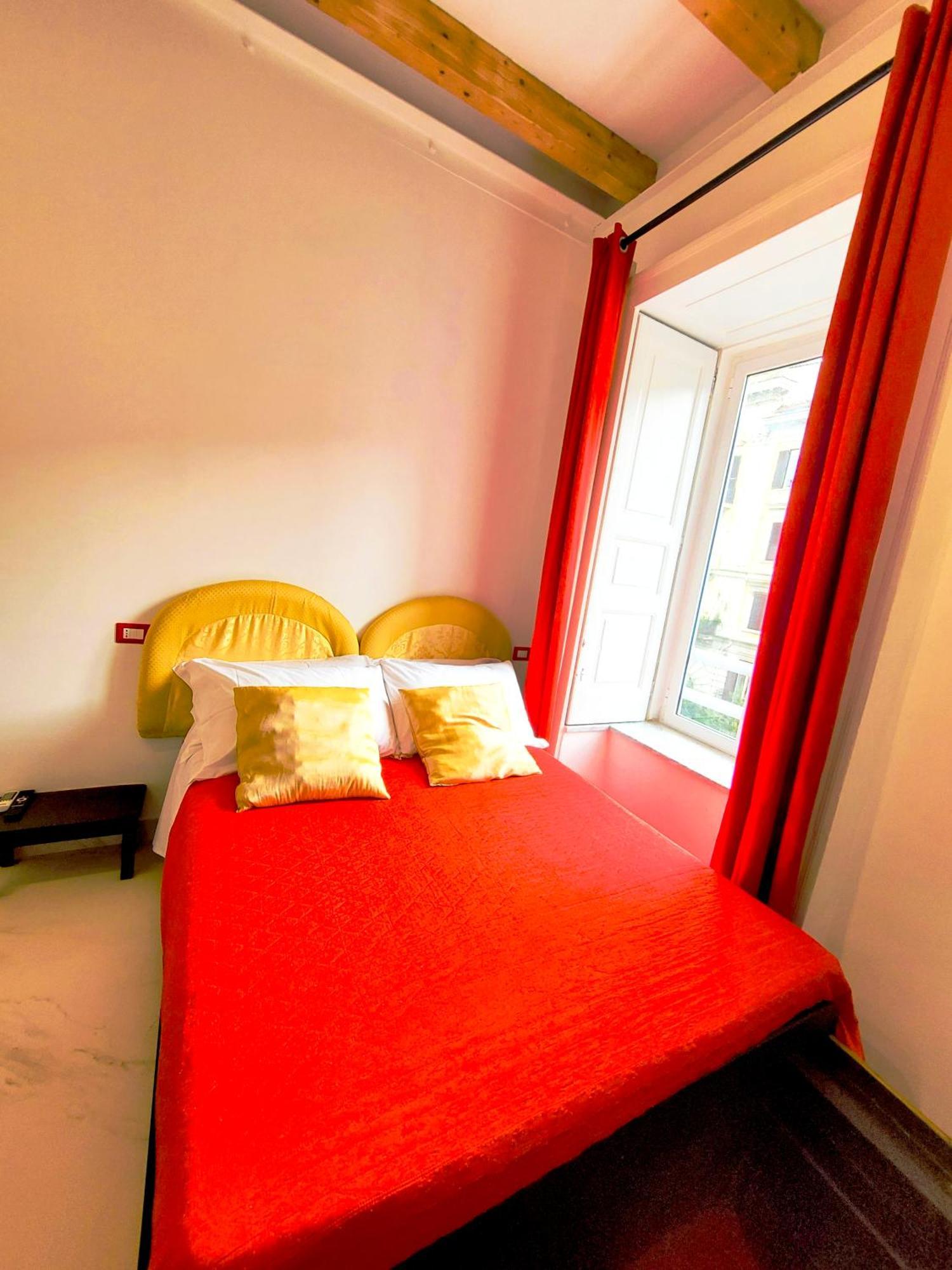 I Migliori Artisti Hotel Наполи Екстериор снимка